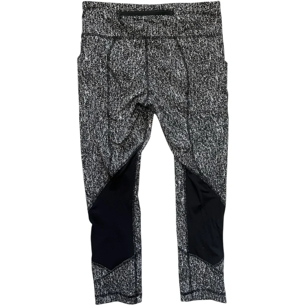 Lululemon Athletica Black Capri Leggings EUC 6 - Picture 3 of 6